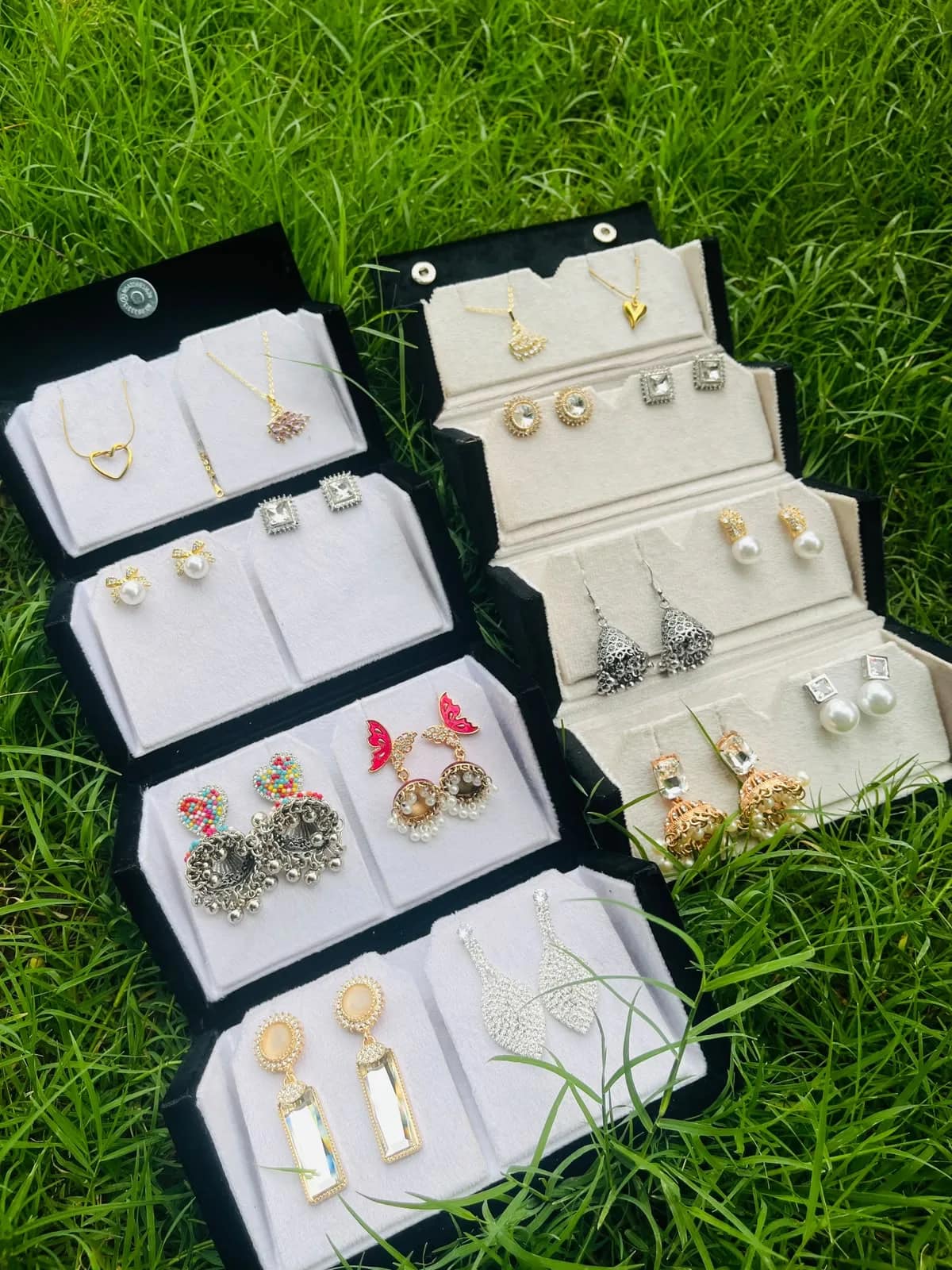 Jhumka Box of 8