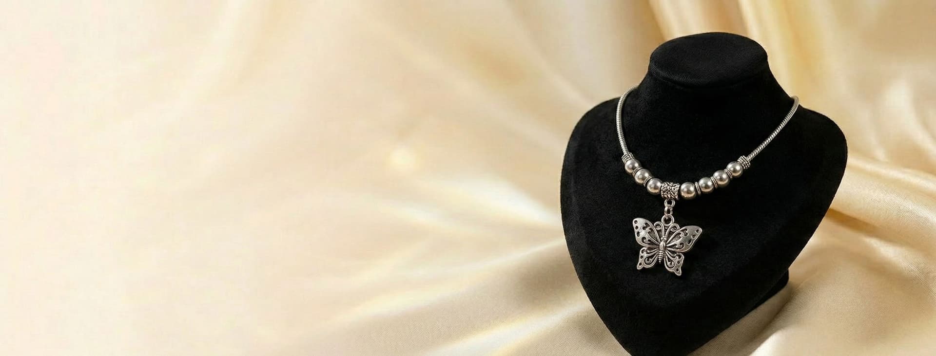 Necklaces hero