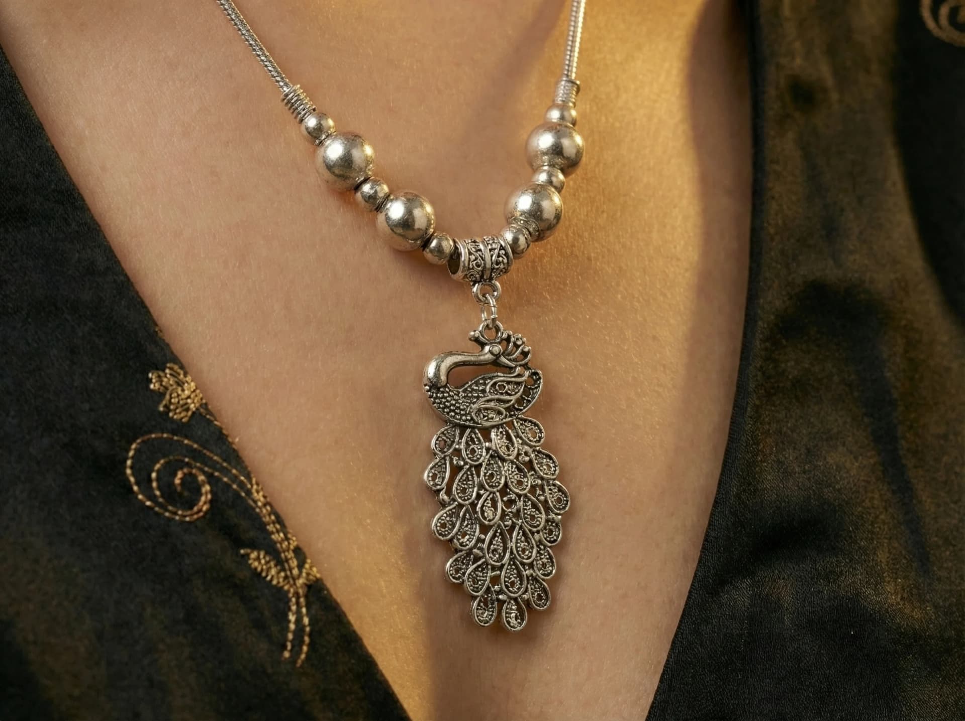 Oxidized Silver Peacock Necklace packshot