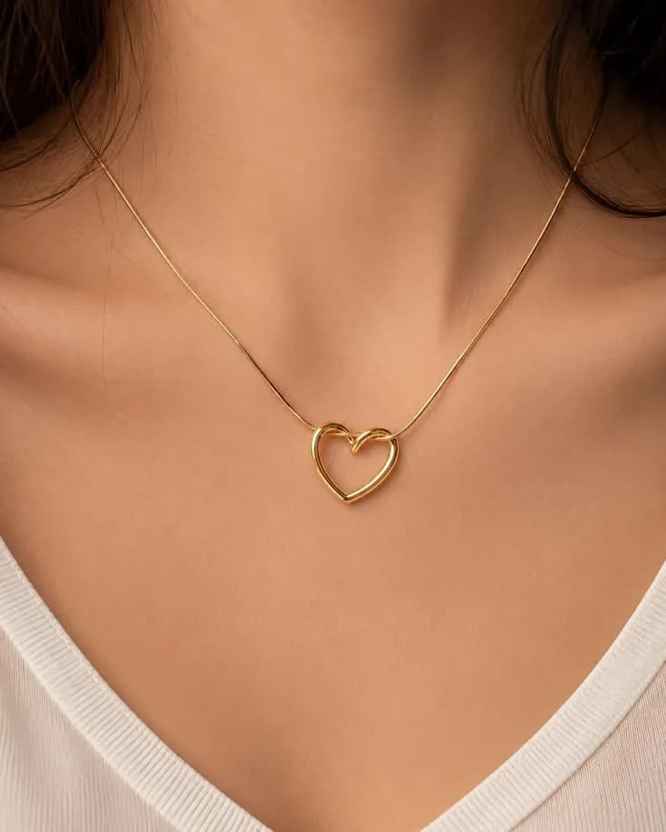 Interlocked Heart Gold Chain Pendant packshot