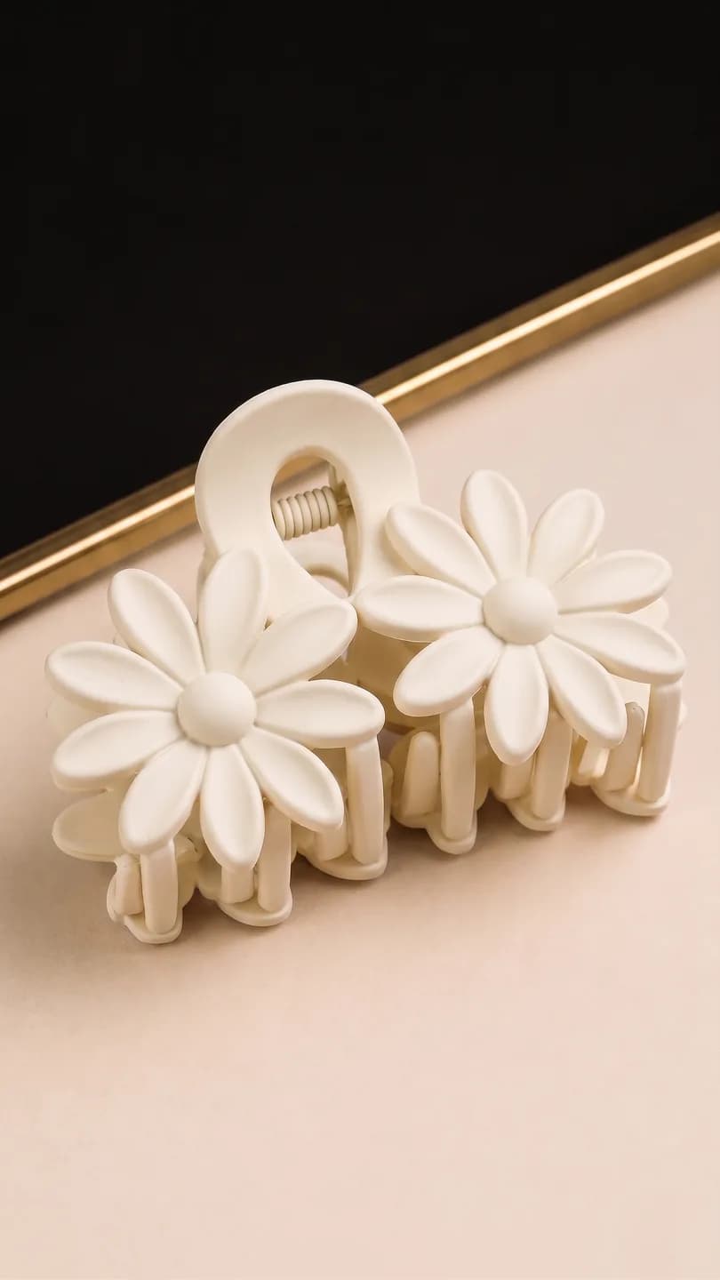 Matte Daisy Hair Claw Clip image