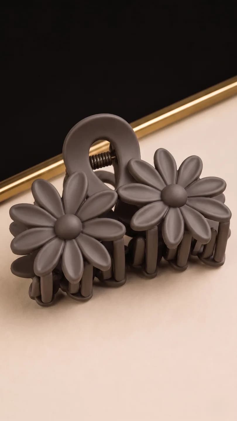 Matte Daisy Hair Claw Clip image