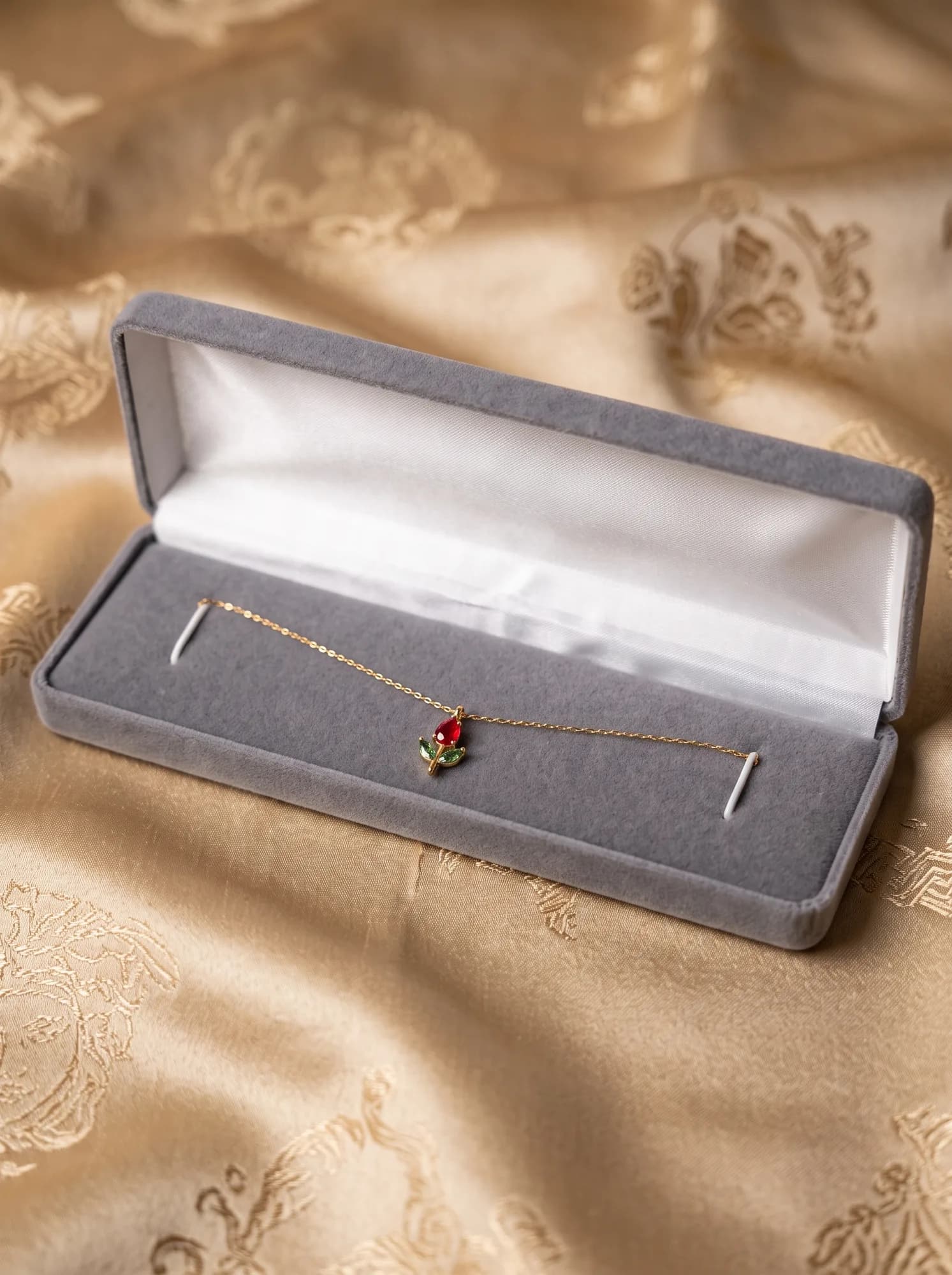 Grey Velvet Gift Box – For Necklace & Bracelet packshot